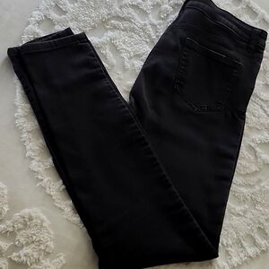 Jennifer Lopez Skinny Jeans with Stretch Fit